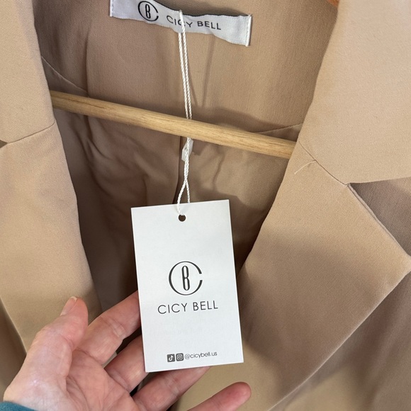 NWT Women's Wardrobe Staple Khaki Tan Blazer Business Office Attire Chic Size L - Picture 2 of 4